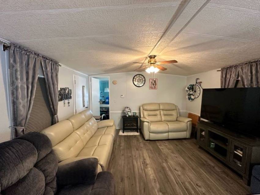 537 Chickasaw Loop a Winter Haven, FL Mobile or Manufactured Home for Sale